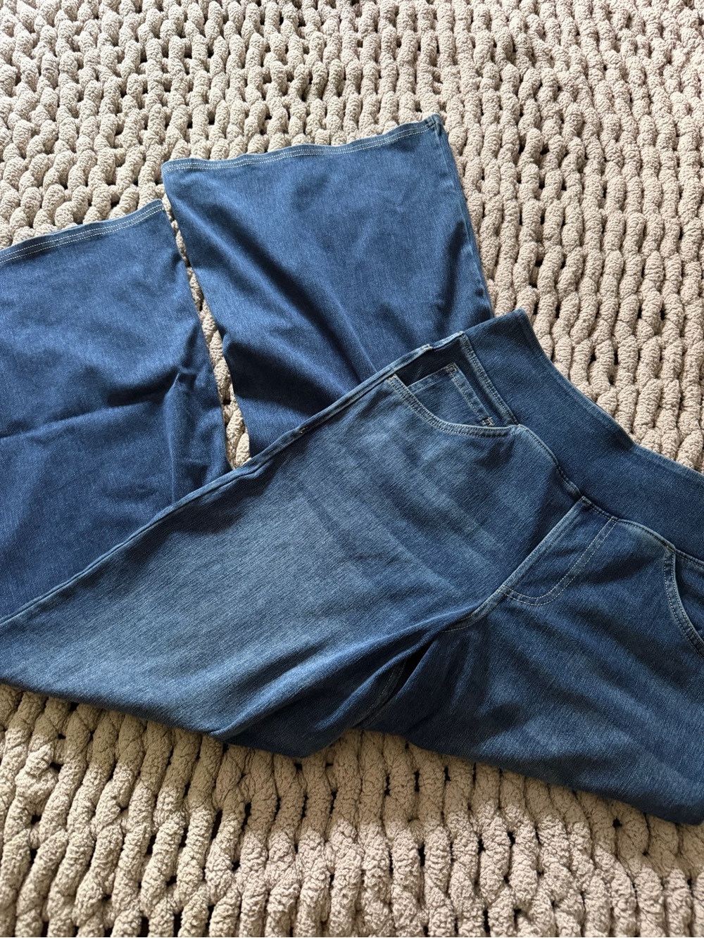HALARA Women's Wide-Leg Flare Jeans in Blue Wash